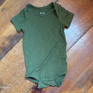 Kyte BABY 3-6 Olive Short Sleeve Onesie